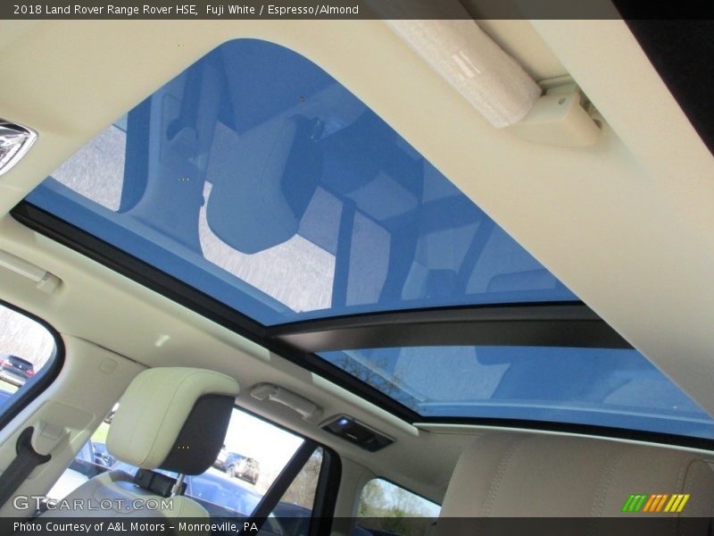 Fuji White / Espresso/Almond 2018 Land Rover Range Rover HSE