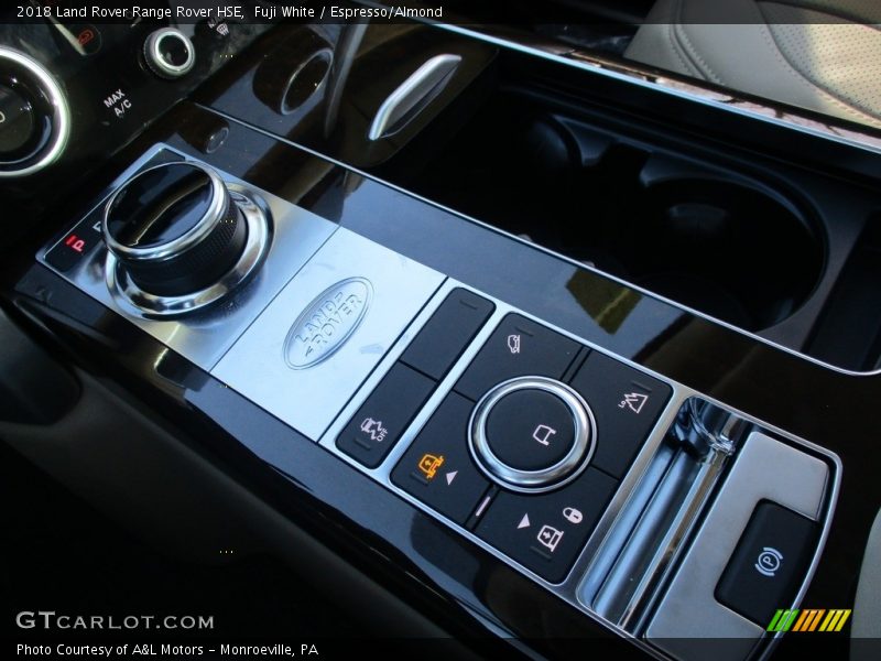 Fuji White / Espresso/Almond 2018 Land Rover Range Rover HSE