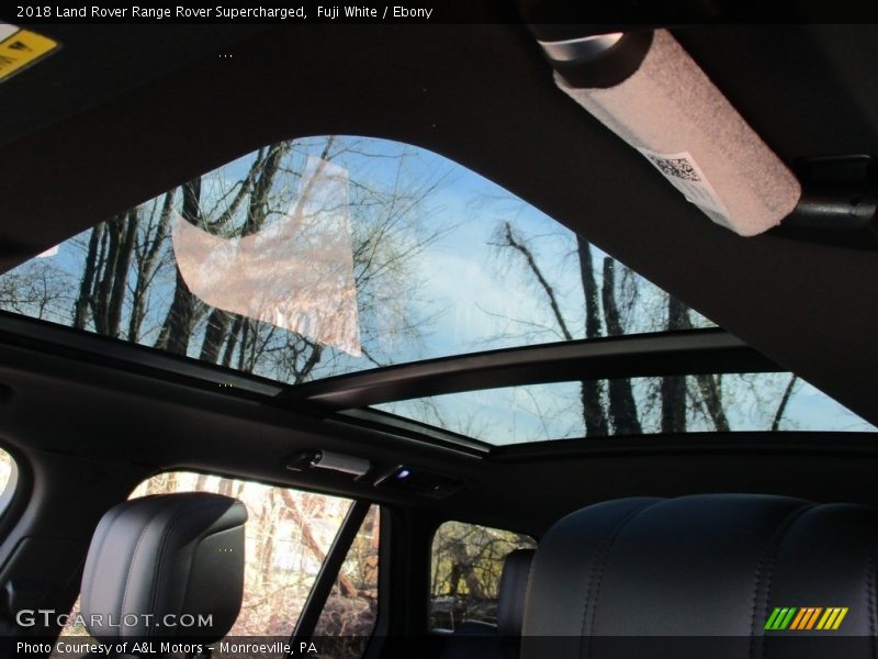 Fuji White / Ebony 2018 Land Rover Range Rover Supercharged