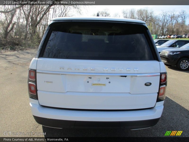 Fuji White / Espresso/Almond 2018 Land Rover Range Rover HSE