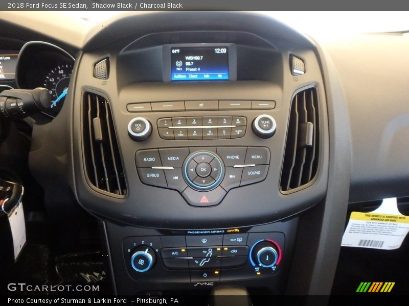 Shadow Black / Charcoal Black 2018 Ford Focus SE Sedan