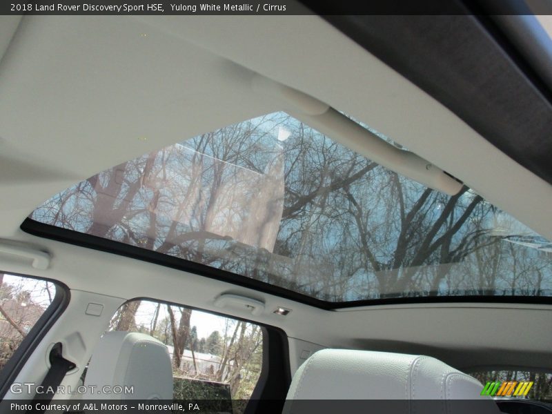 Yulong White Metallic / Cirrus 2018 Land Rover Discovery Sport HSE