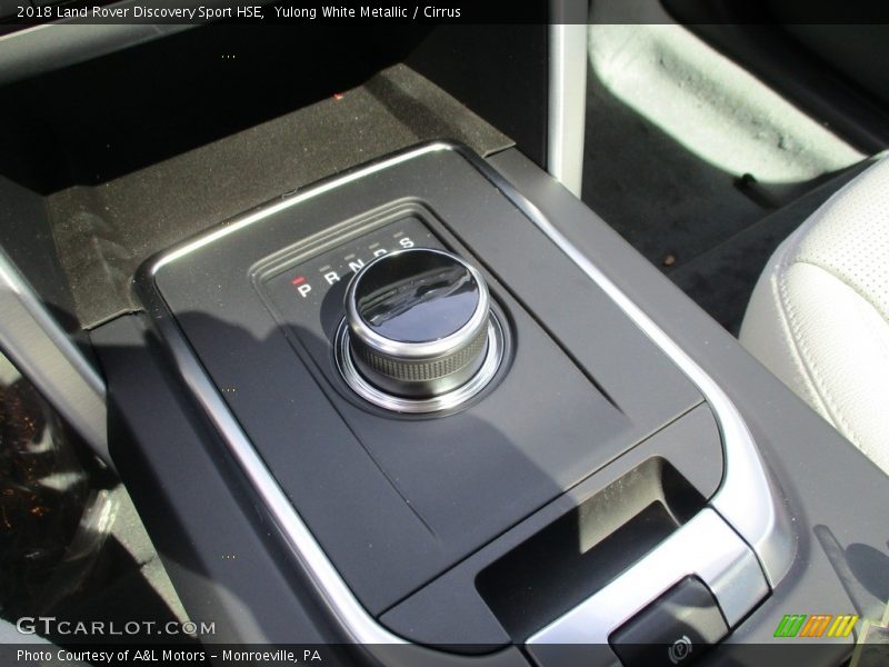 Yulong White Metallic / Cirrus 2018 Land Rover Discovery Sport HSE