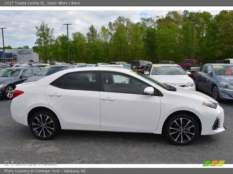 Super White / Black 2017 Toyota Corolla SE
