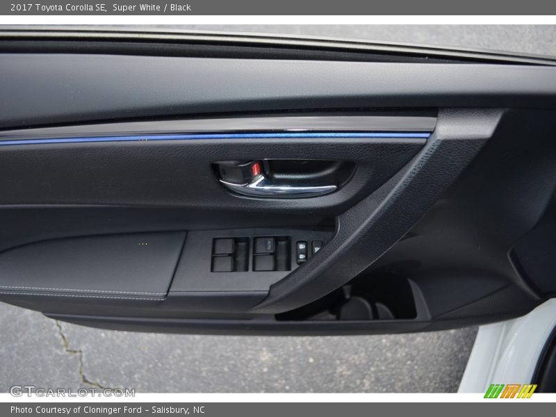 Super White / Black 2017 Toyota Corolla SE