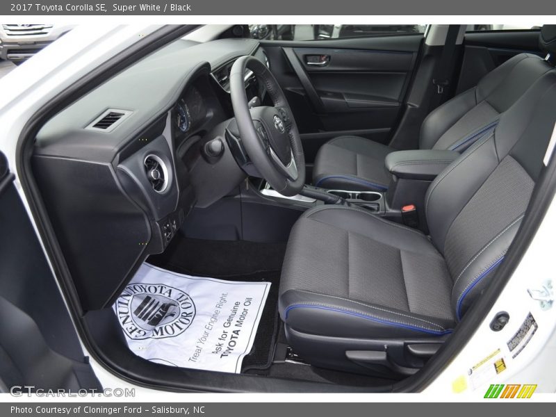 Super White / Black 2017 Toyota Corolla SE