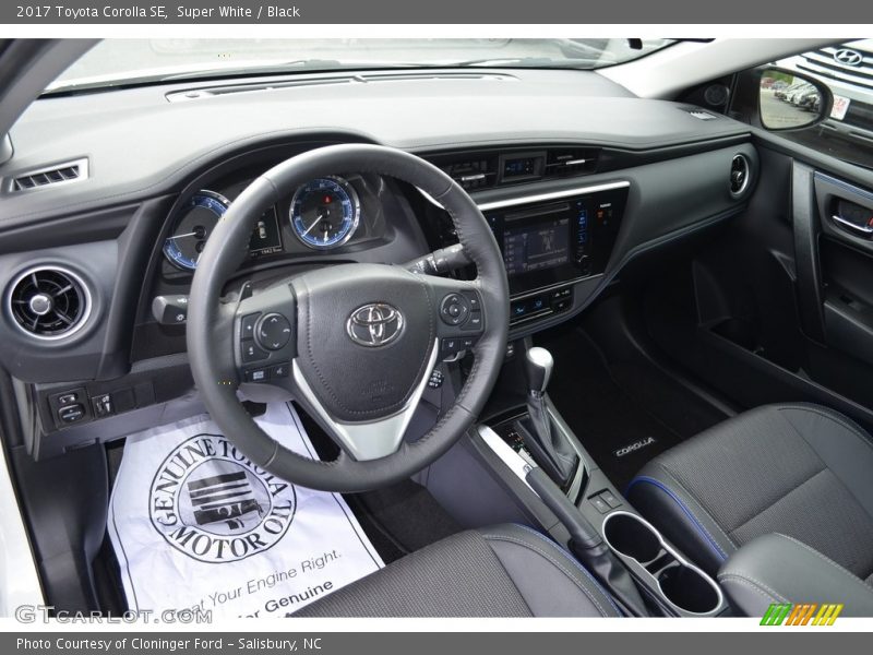 Super White / Black 2017 Toyota Corolla SE