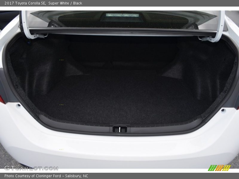Super White / Black 2017 Toyota Corolla SE
