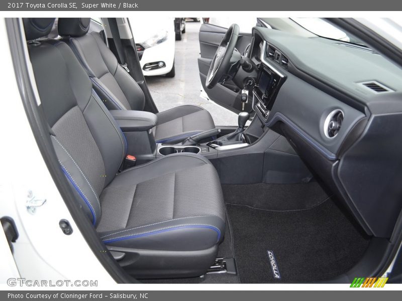 Super White / Black 2017 Toyota Corolla SE