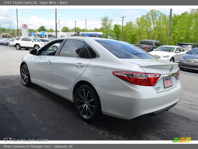 Super White / Black 2015 Toyota Camry SE