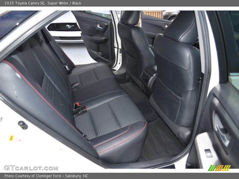 Super White / Black 2015 Toyota Camry SE