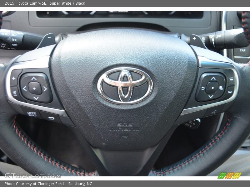 Super White / Black 2015 Toyota Camry SE
