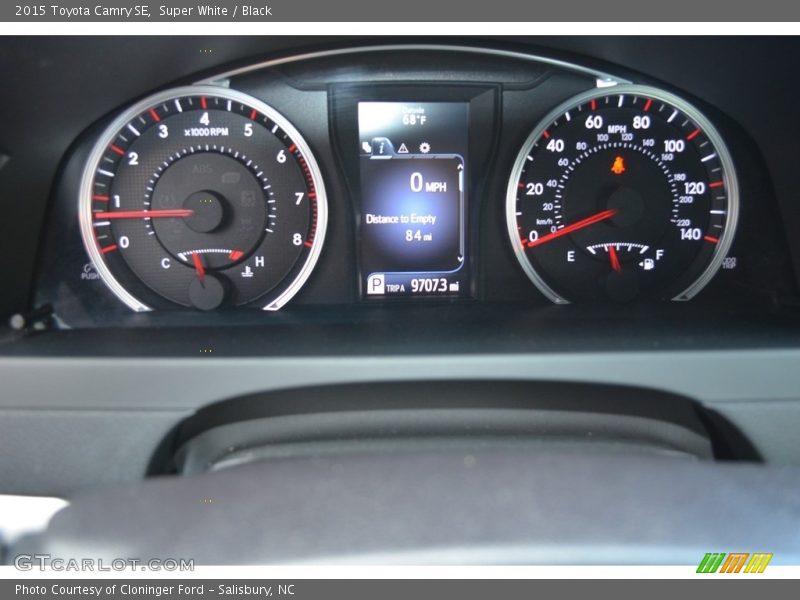 Super White / Black 2015 Toyota Camry SE