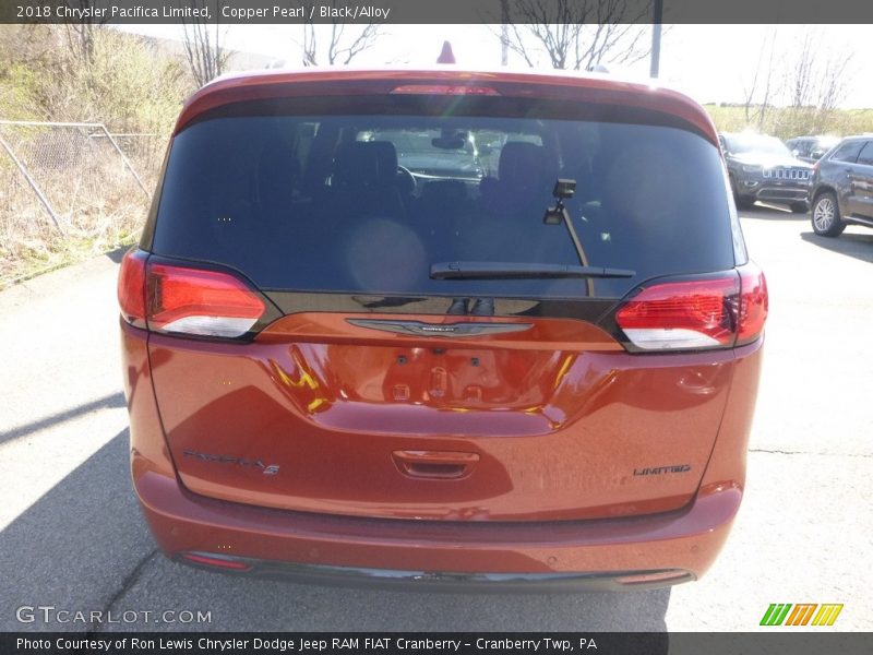 Copper Pearl / Black/Alloy 2018 Chrysler Pacifica Limited