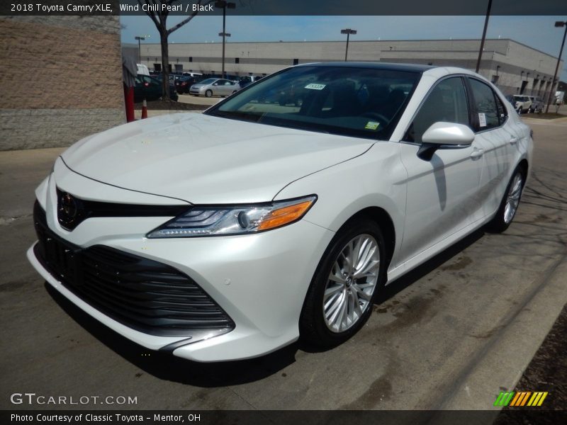 Wind Chill Pearl / Black 2018 Toyota Camry XLE