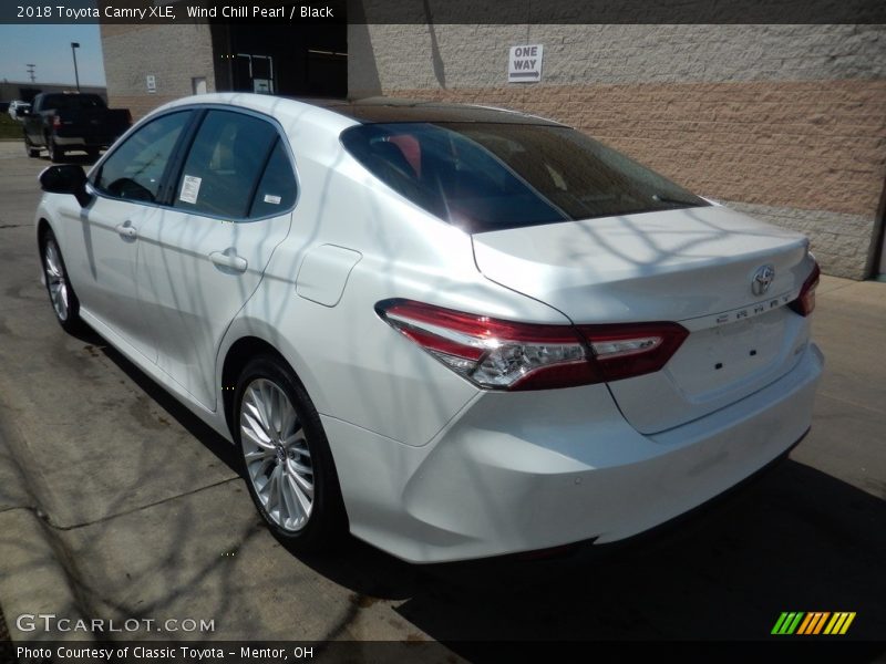 Wind Chill Pearl / Black 2018 Toyota Camry XLE