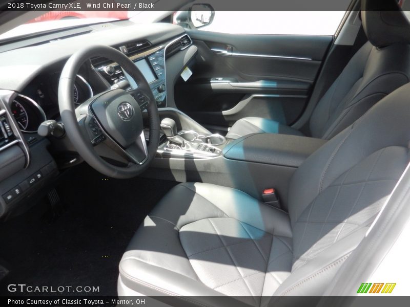 Wind Chill Pearl / Black 2018 Toyota Camry XLE