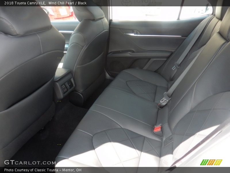 Wind Chill Pearl / Black 2018 Toyota Camry XLE