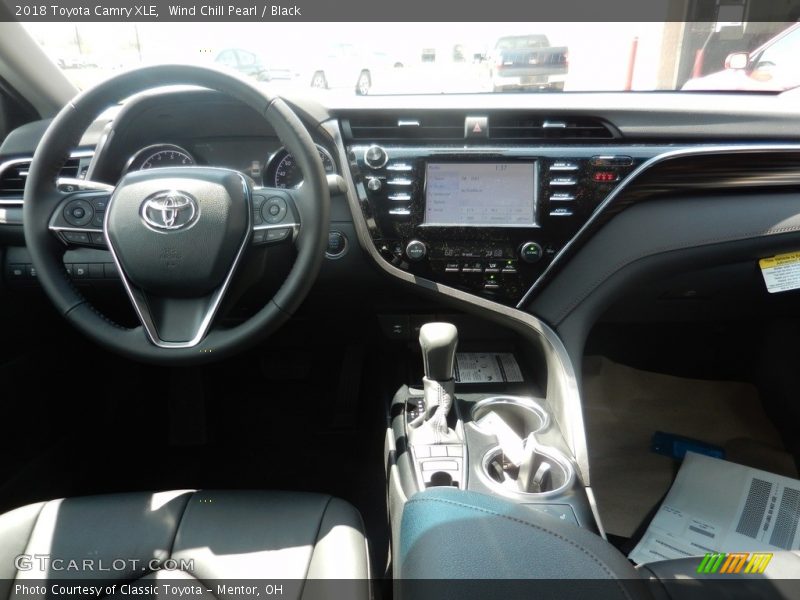 Wind Chill Pearl / Black 2018 Toyota Camry XLE