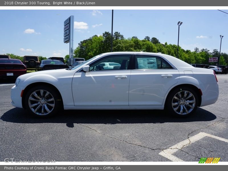 Bright White / Black/Linen 2018 Chrysler 300 Touring