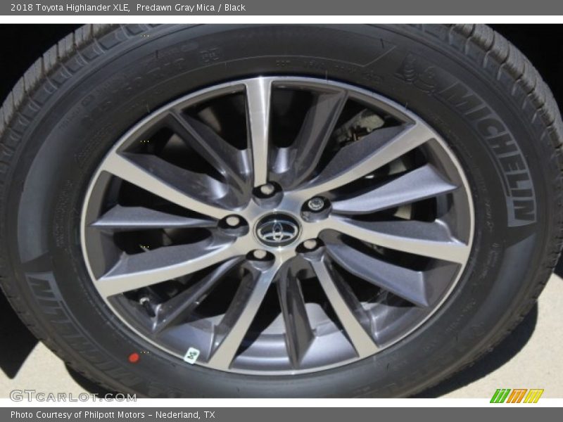 Predawn Gray Mica / Black 2018 Toyota Highlander XLE