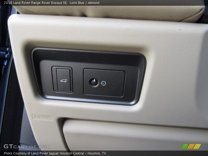 Loire Blue / Almond 2018 Land Rover Range Rover Evoque SE