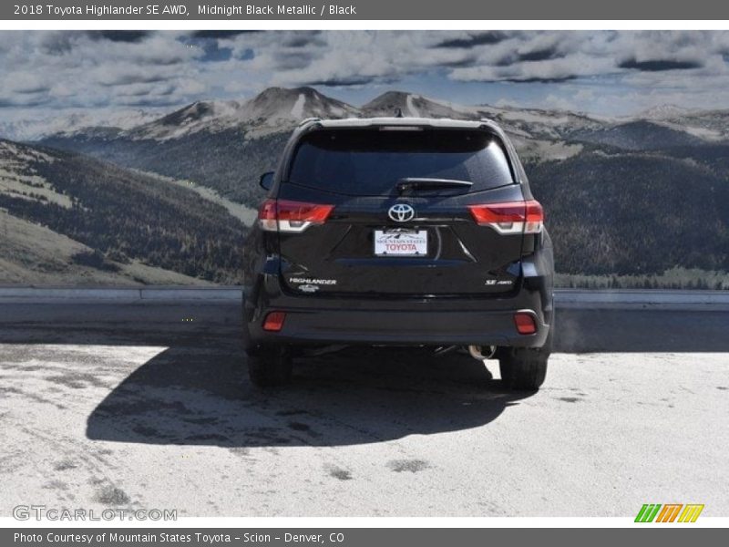 Midnight Black Metallic / Black 2018 Toyota Highlander SE AWD