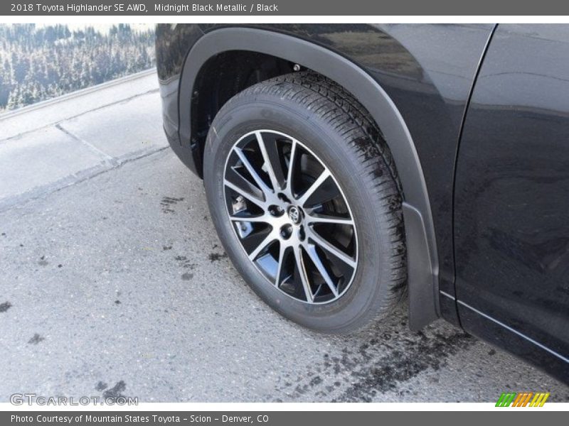 Midnight Black Metallic / Black 2018 Toyota Highlander SE AWD