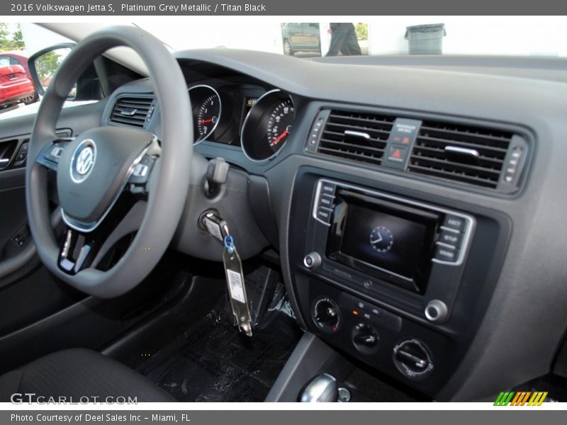 Platinum Grey Metallic / Titan Black 2016 Volkswagen Jetta S
