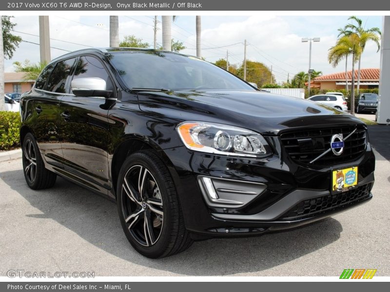 Front 3/4 View of 2017 XC60 T6 AWD R-Design