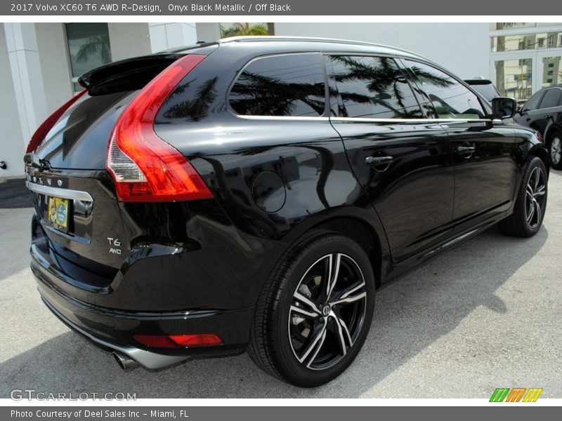 Onyx Black Metallic / Off Black 2017 Volvo XC60 T6 AWD R-Design