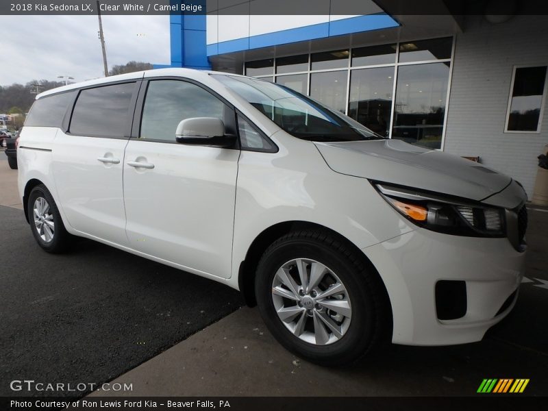 Front 3/4 View of 2018 Sedona LX