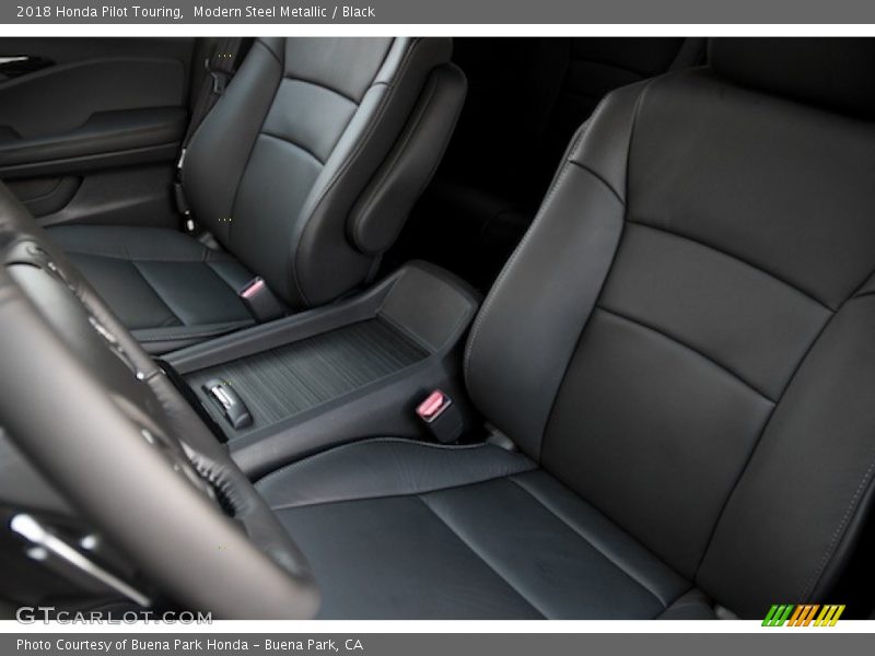 Modern Steel Metallic / Black 2018 Honda Pilot Touring