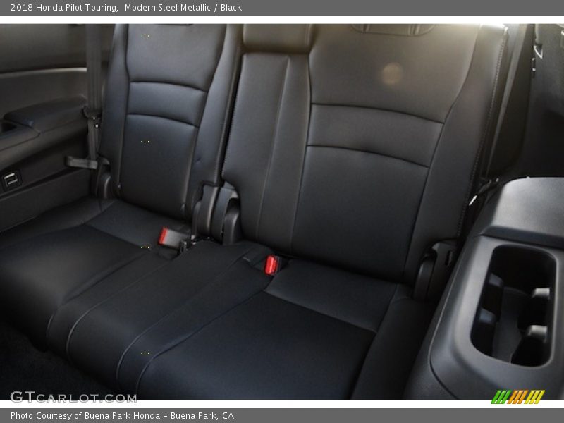 Modern Steel Metallic / Black 2018 Honda Pilot Touring