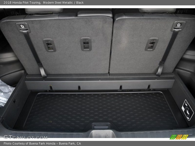 Modern Steel Metallic / Black 2018 Honda Pilot Touring