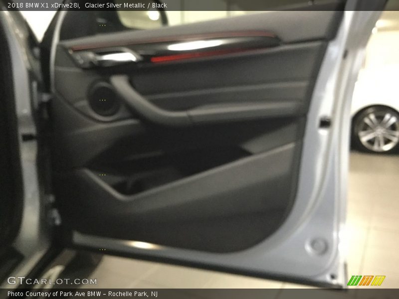 Glacier Silver Metallic / Black 2018 BMW X1 xDrive28i