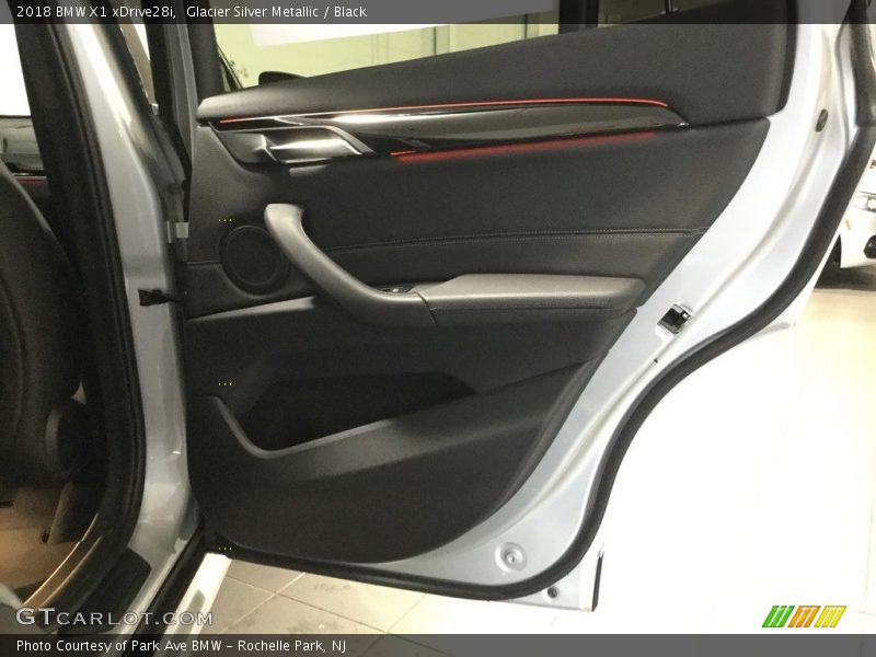 Glacier Silver Metallic / Black 2018 BMW X1 xDrive28i