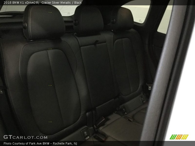 Glacier Silver Metallic / Black 2018 BMW X1 xDrive28i