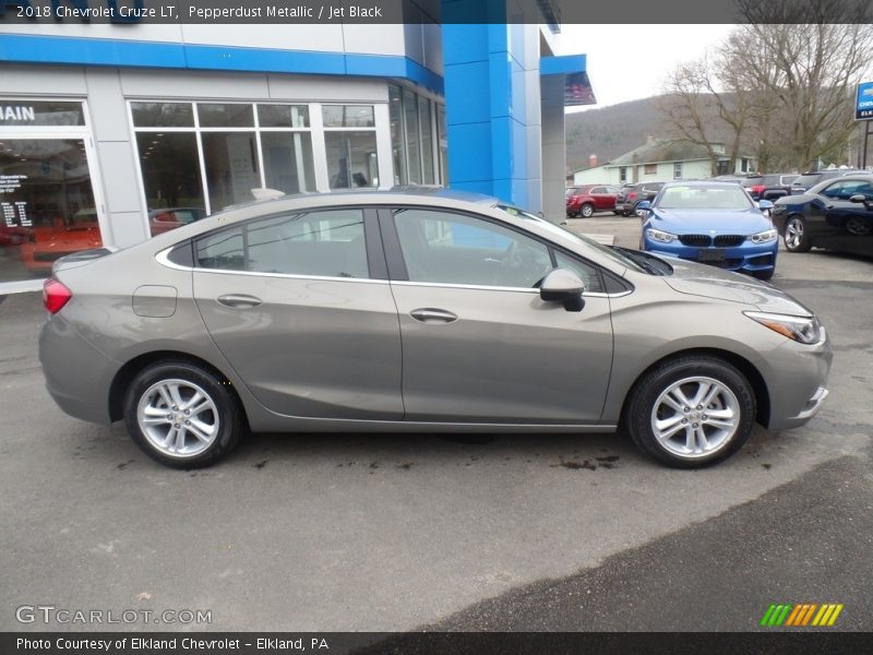 Pepperdust Metallic / Jet Black 2018 Chevrolet Cruze LT