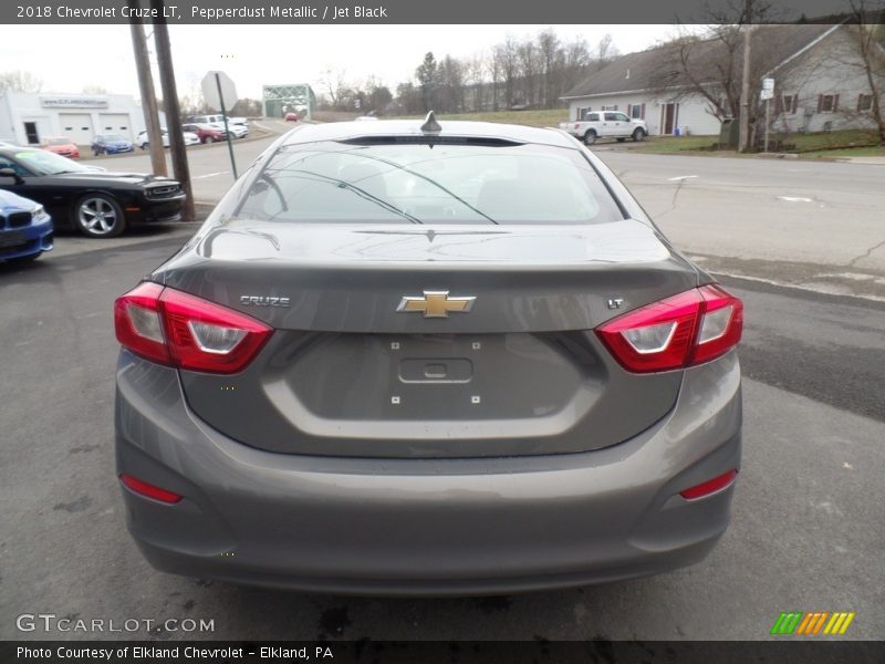 Pepperdust Metallic / Jet Black 2018 Chevrolet Cruze LT