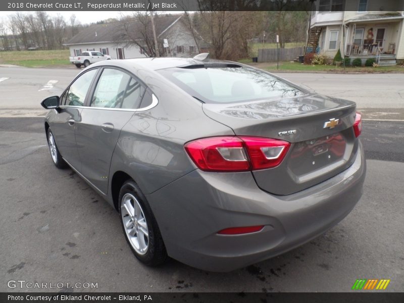 Pepperdust Metallic / Jet Black 2018 Chevrolet Cruze LT