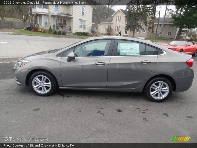 Pepperdust Metallic / Jet Black 2018 Chevrolet Cruze LT