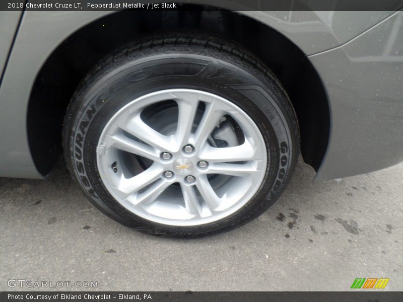 Pepperdust Metallic / Jet Black 2018 Chevrolet Cruze LT
