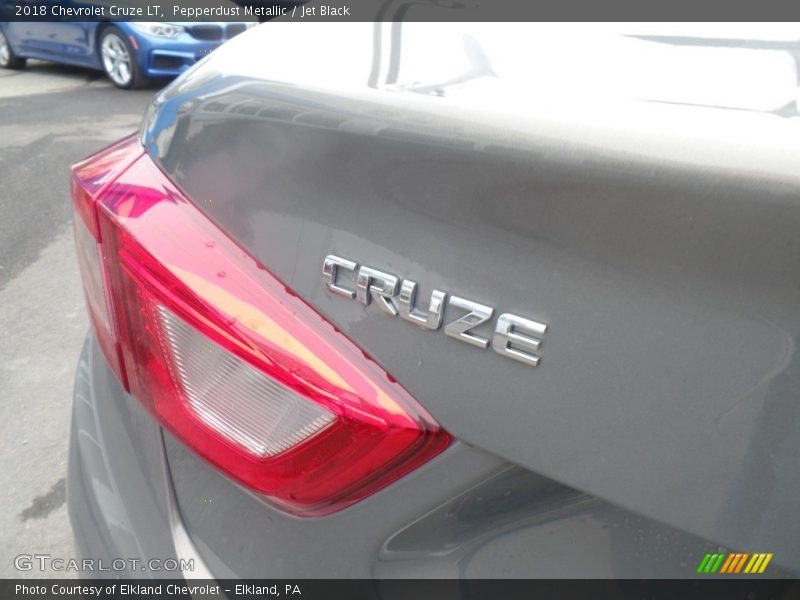 Pepperdust Metallic / Jet Black 2018 Chevrolet Cruze LT