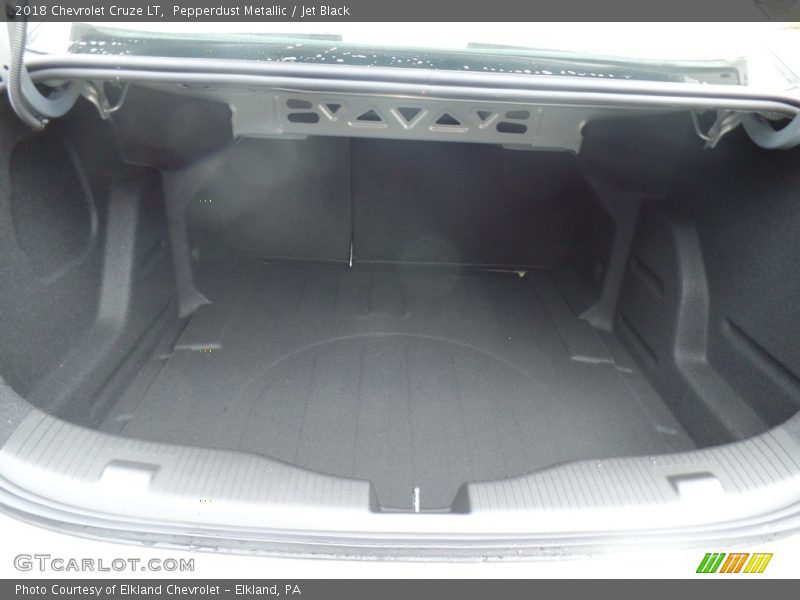 Pepperdust Metallic / Jet Black 2018 Chevrolet Cruze LT