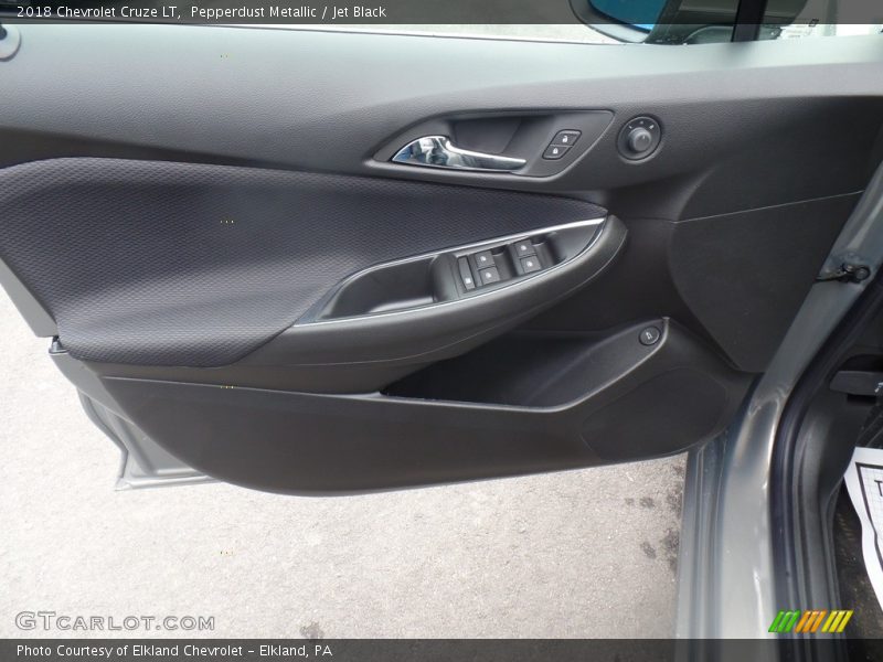 Pepperdust Metallic / Jet Black 2018 Chevrolet Cruze LT