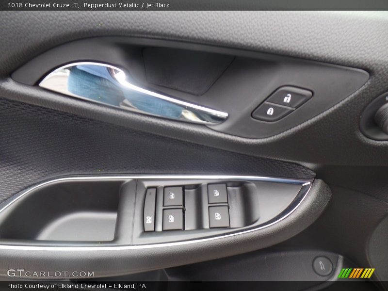 Pepperdust Metallic / Jet Black 2018 Chevrolet Cruze LT