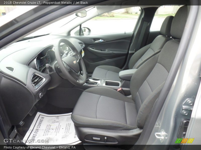 Pepperdust Metallic / Jet Black 2018 Chevrolet Cruze LT