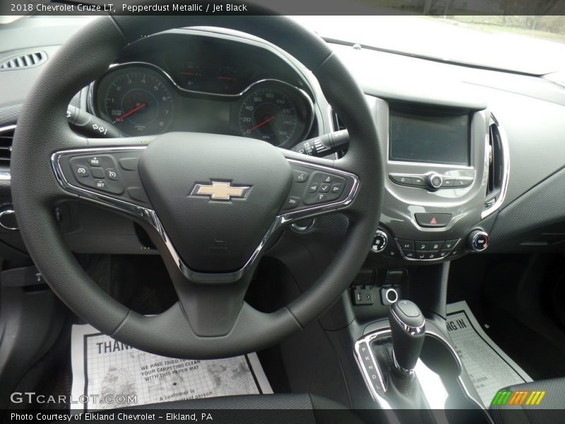 Pepperdust Metallic / Jet Black 2018 Chevrolet Cruze LT