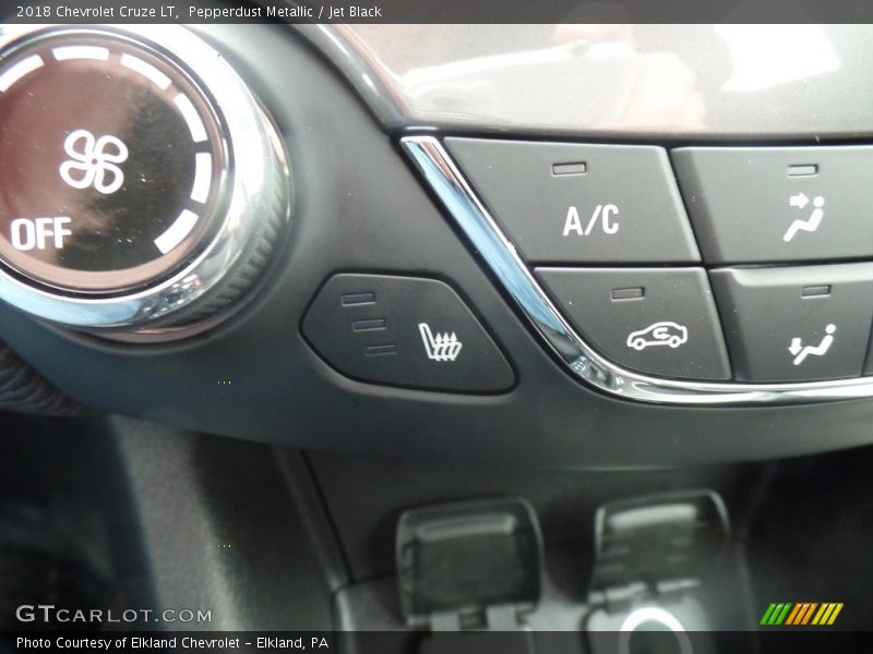 Pepperdust Metallic / Jet Black 2018 Chevrolet Cruze LT